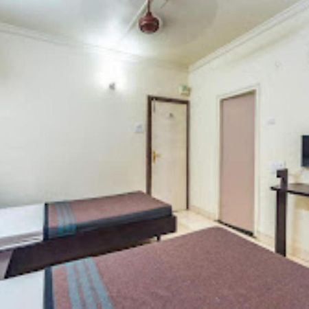 Hotel Abhishek ,Nashik Exteriör bild