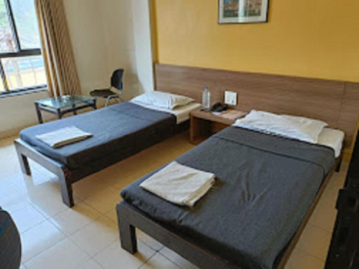 Hotel Abhishek ,Nashik Exteriör bild