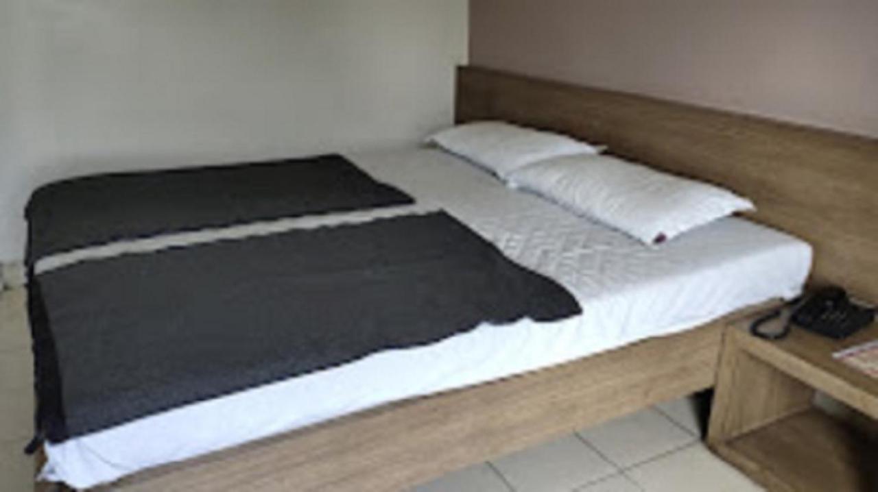Hotel Abhishek ,Nashik Exteriör bild