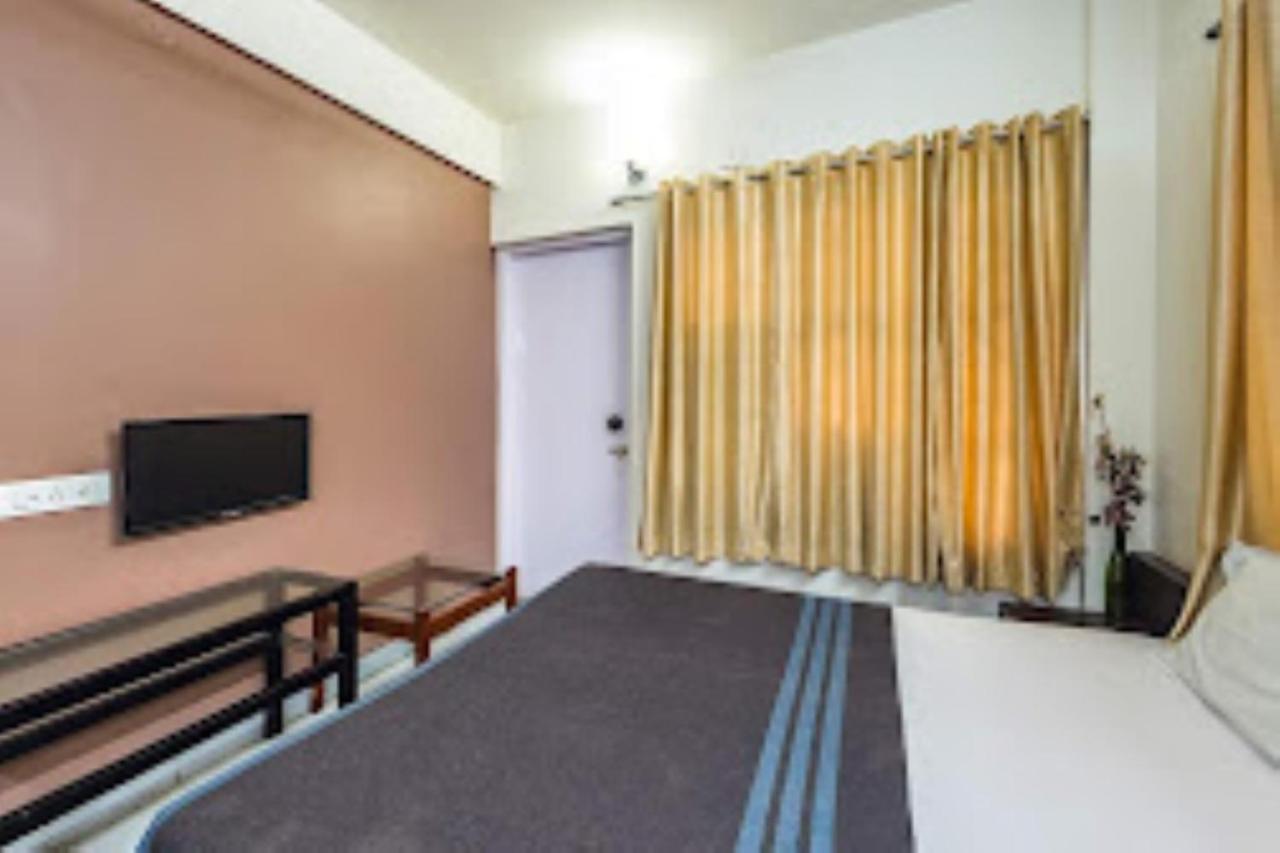 Hotel Abhishek ,Nashik Exteriör bild